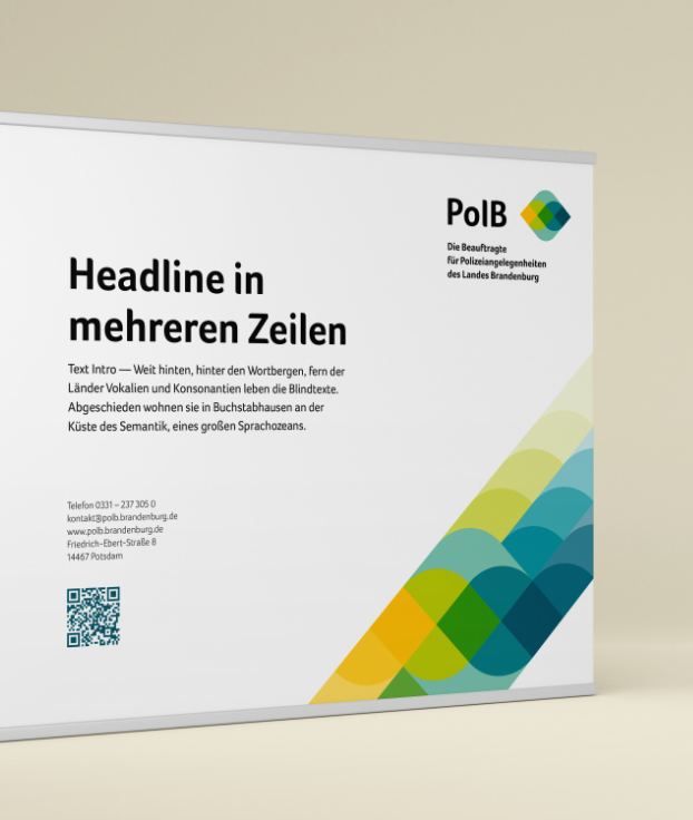 Roll-Up mit Text „Headline in mehreren Zeilen“ und farbigem Muster rechts unten.